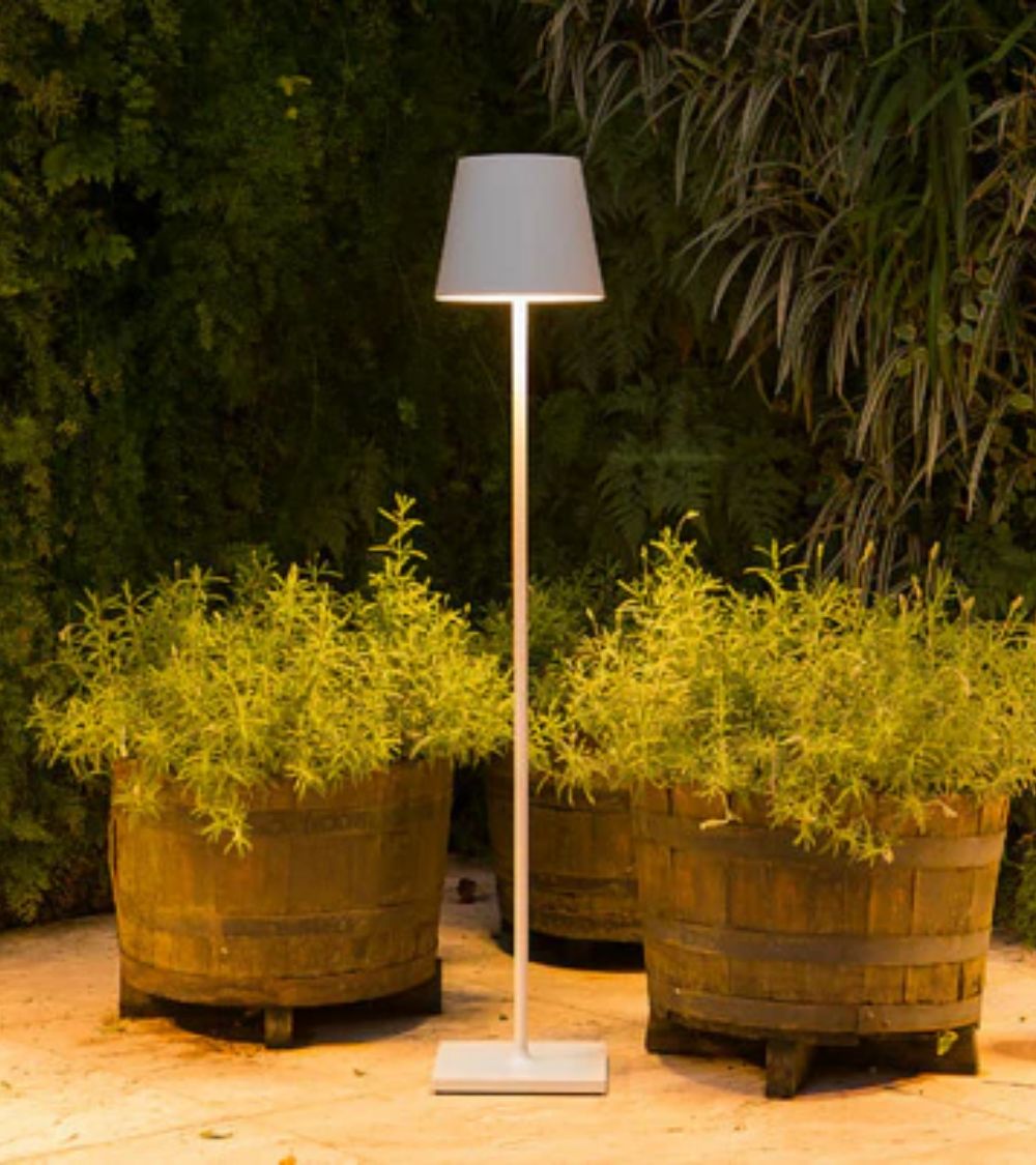 Poldina_Outdoor_Lamp_Zafferano