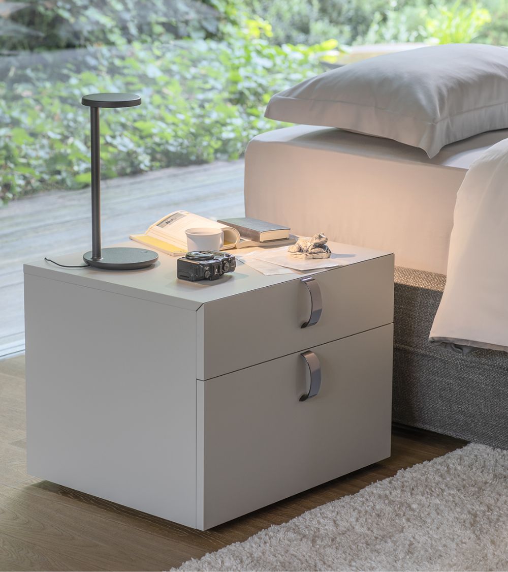 Splendor_Bedside_Table_Flou